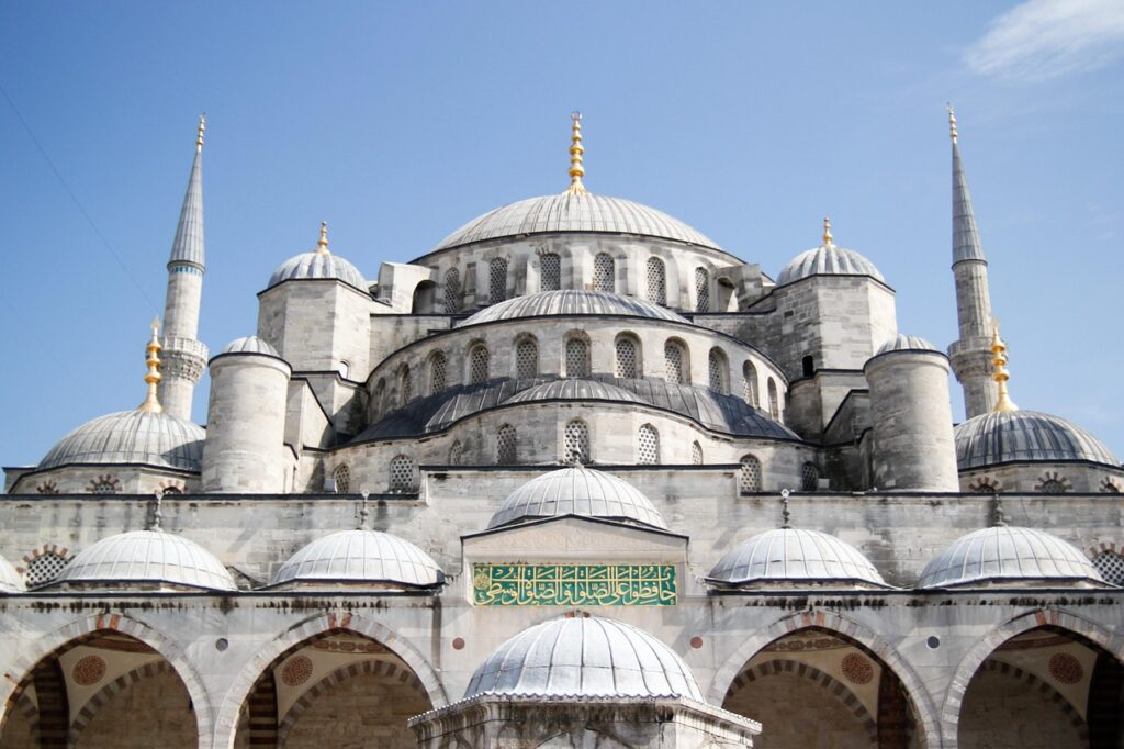 istanbul-3654986_1280 Affordable Luxury Travel to Istanbul: The Best Guide Ever (2025 Edition)